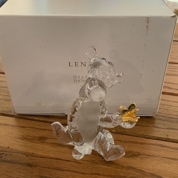 Lenox Disney Showcase crystal Tigger with 24k gold butterfly - Picture 8 of 14